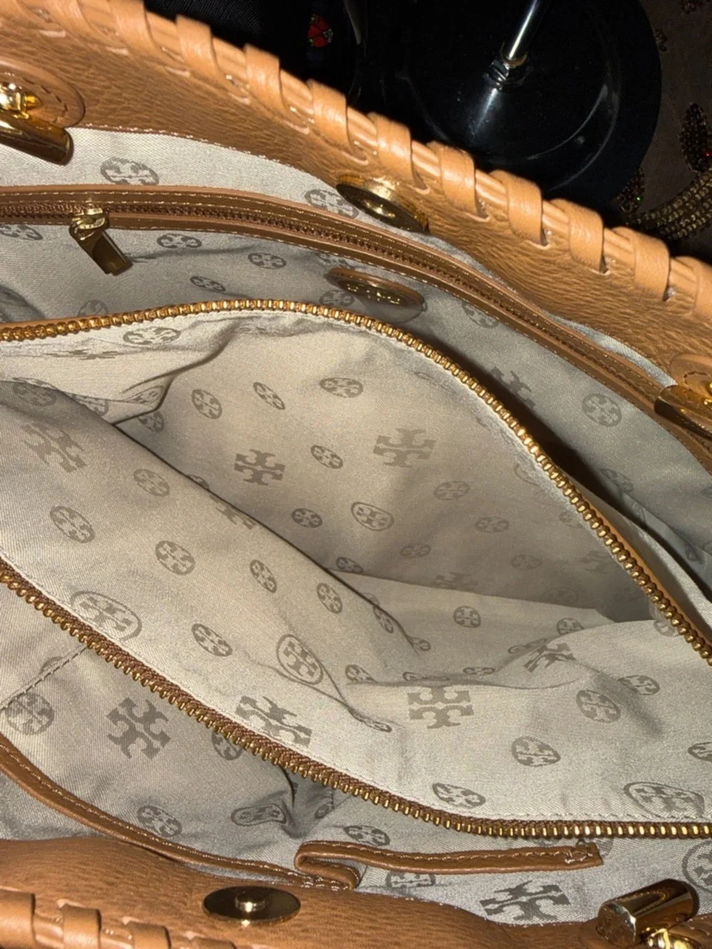 Tory Burch NWOT  tweet Tan and Cream Woven Tote with Chain-Trim Straps - Picture 14 of 17